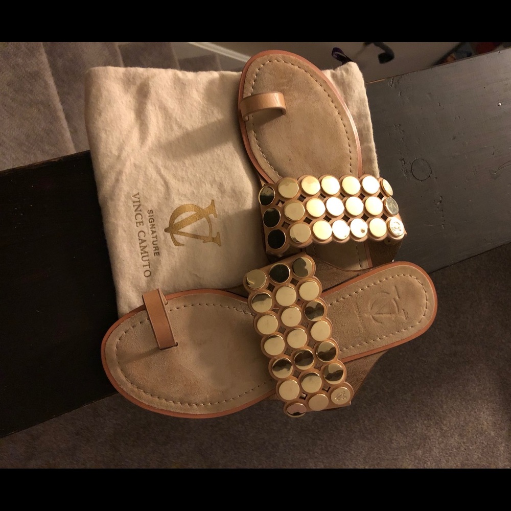 Vince Camuto leather toe loop flat sandals